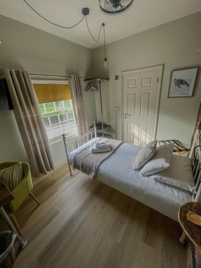 The White Horse Hotel Лейстън Екстериор снимка