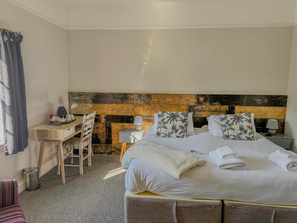 The White Horse Hotel Лейстън Екстериор снимка