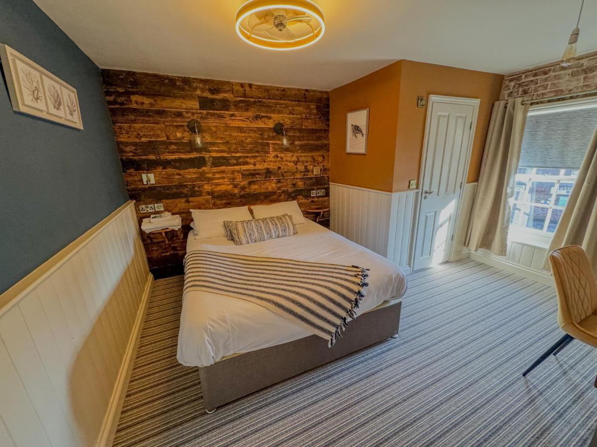 The White Horse Hotel Лейстън Екстериор снимка