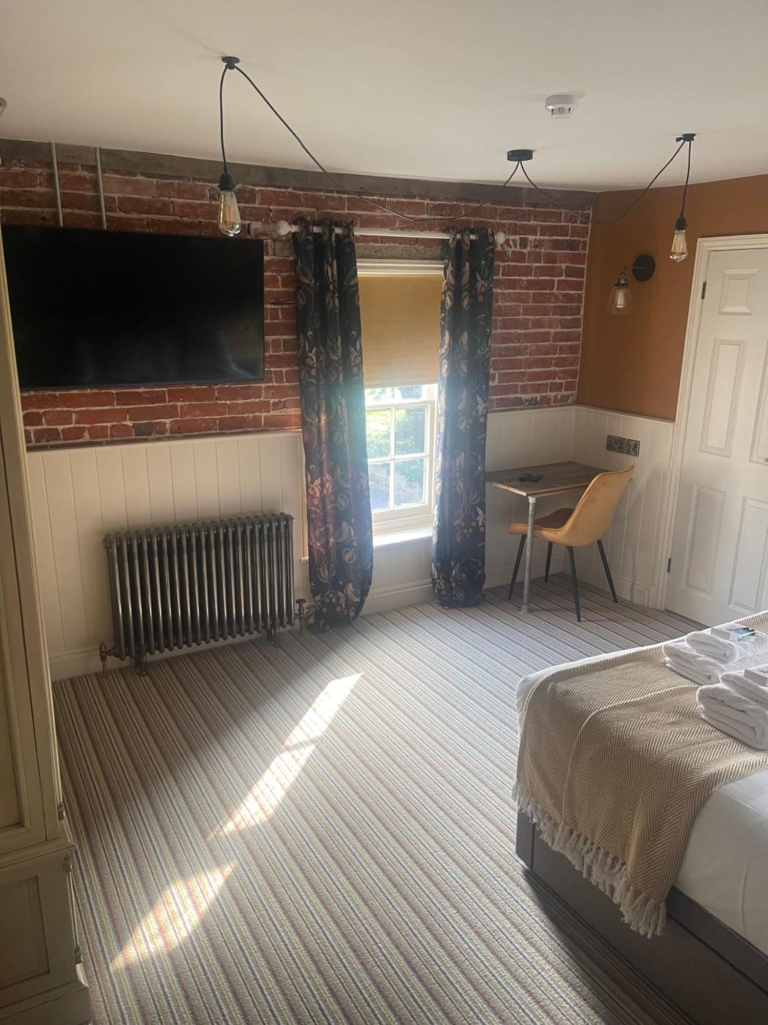 The White Horse Hotel Лейстън Екстериор снимка
