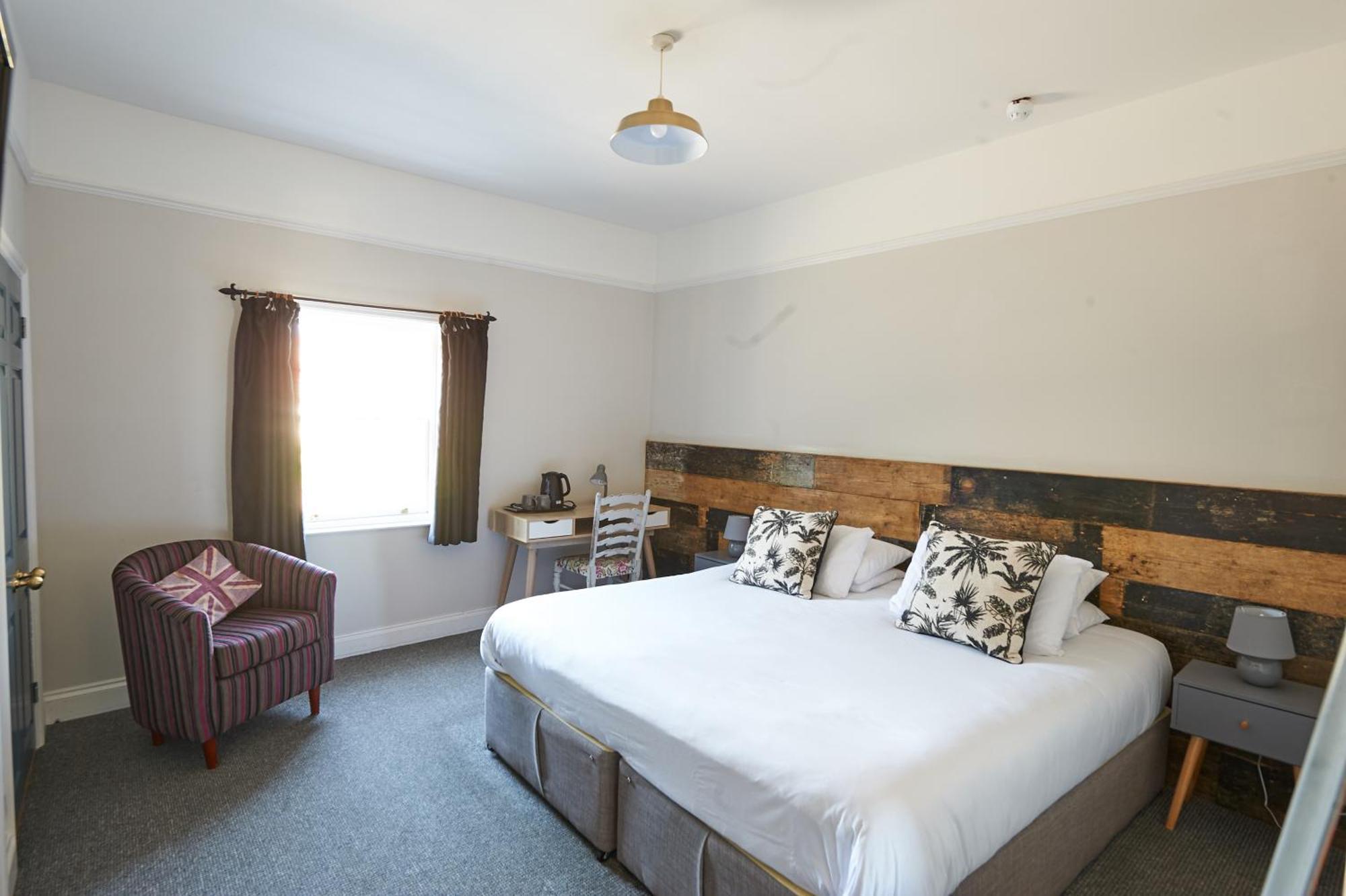 The White Horse Hotel Лейстън Екстериор снимка